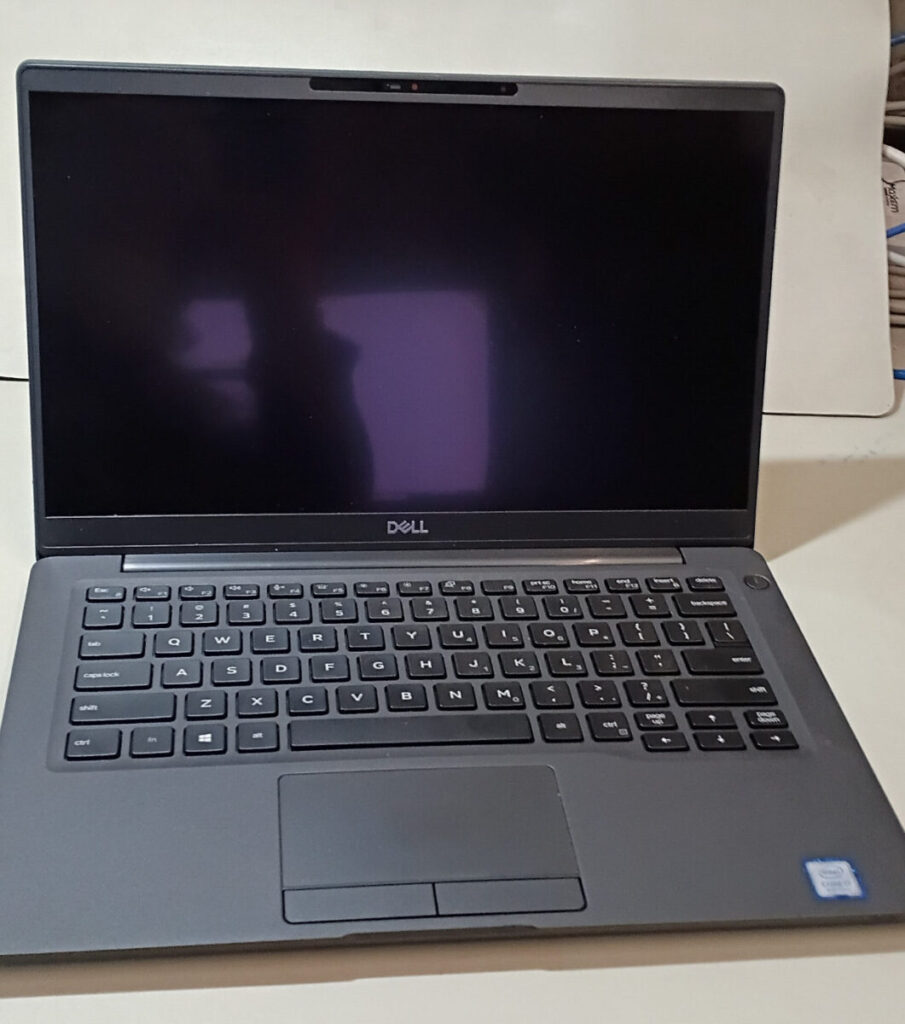 Dell Latitude 7400 - Notebook open - screen & keyboard
